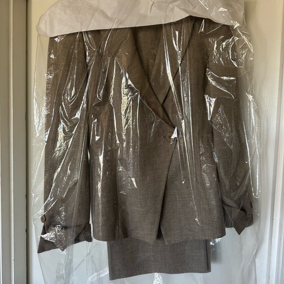 Armani Collezioni Women’s Tan Suit Set - Picture 4 of 4